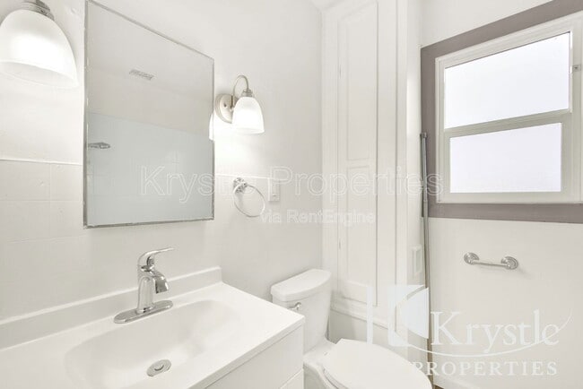 Building Photo - 241 Mayo Ave