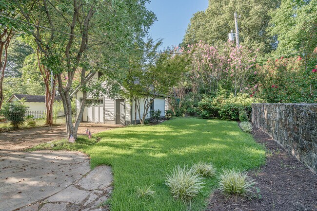 Building Photo - 1876 Crump Ave