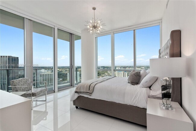 Building Photo - 851 NE 1st Ave