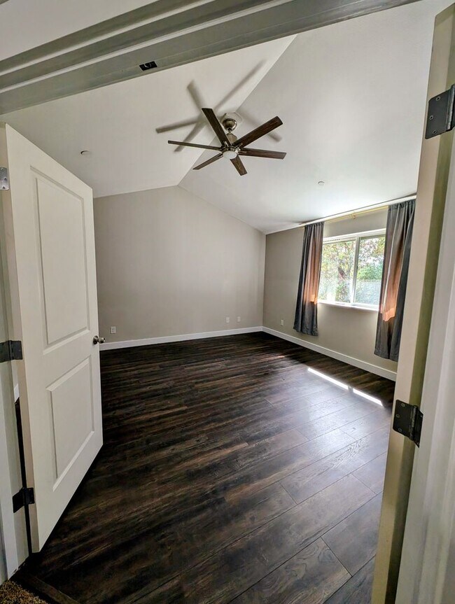 Building Photo - Stylish & Convenient Living - Bremerton 4 ...