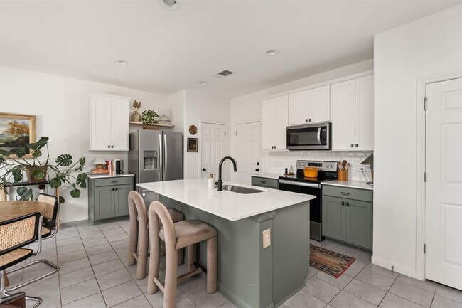 Building Photo - 6702 Routenburn St