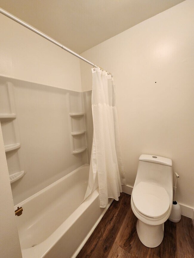 Building Photo - Fairview Bungalow