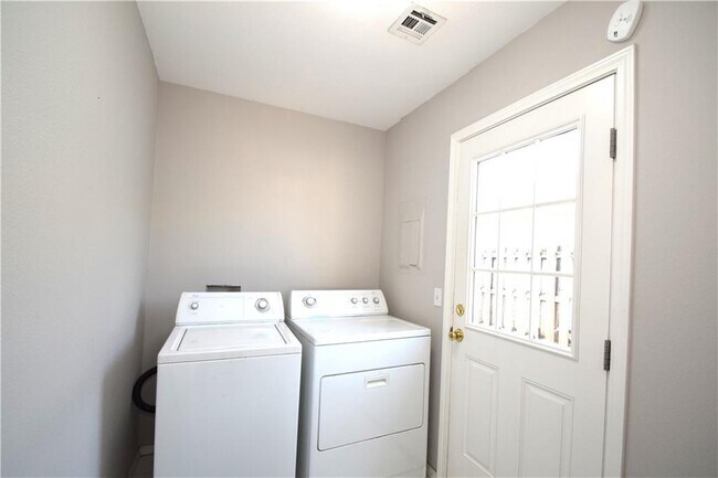 Building Photo - 2510 SE 4th St