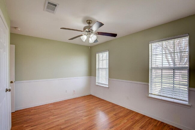 Building Photo - Charming 3 Bedroom Oasis on 2.5 Acres!