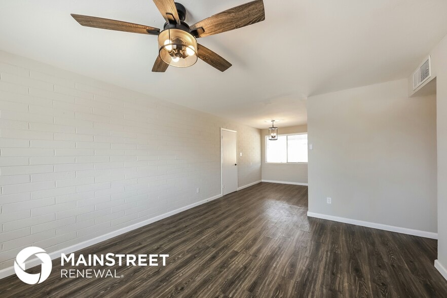 Building Photo - 1328 E Christy Dr