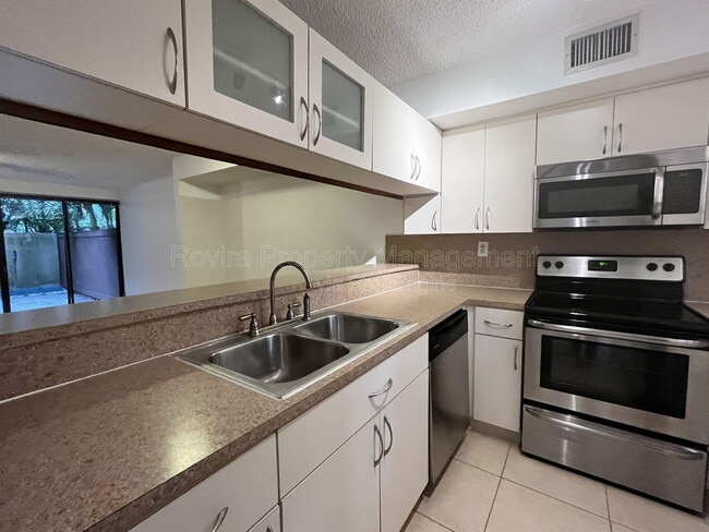 Building Photo - 2180 Brickell Ave