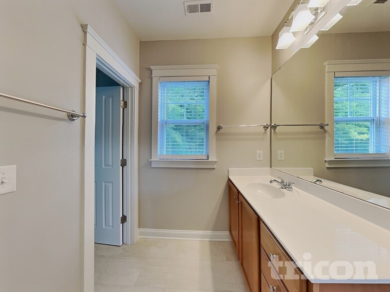 Building Photo - 13825 Connell Green Dr