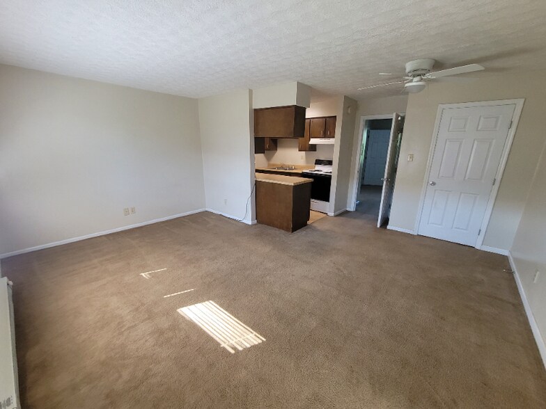 Building Photo - 1310 Louisville Rd