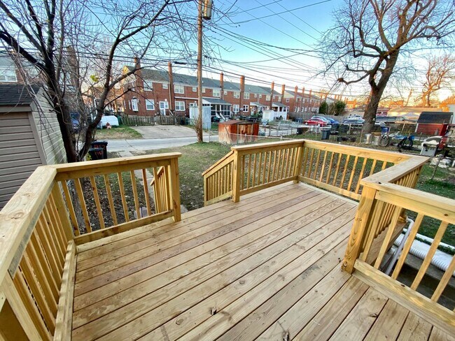 Building Photo - Charming 3 Bedroom/1.5 Bathroom Townhome in Dundalk, MD!