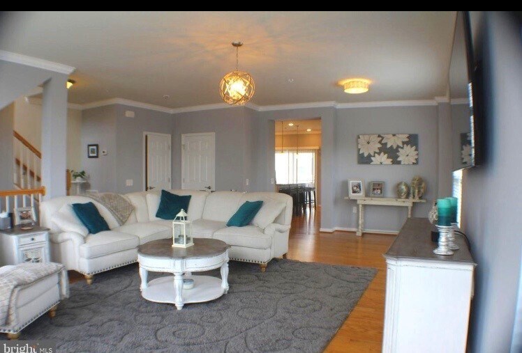 Living room - 43481 Town Gate Sq