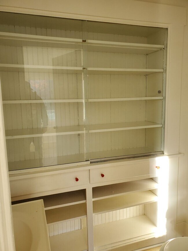 Building Photo - Downtown Charmer