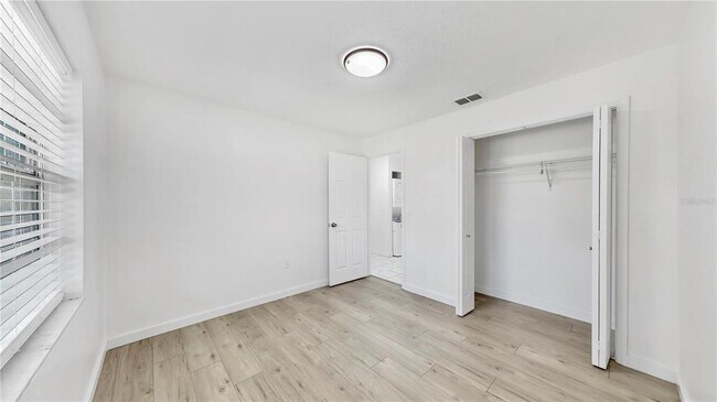 Building Photo - 1204 E Seneca Ave