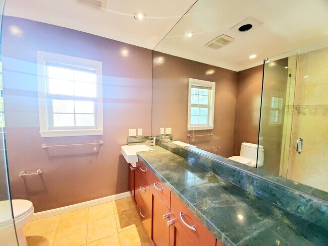 Building Photo - Hillsborough home with Bay views