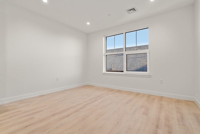 Building Photo - 1151 Walnut St