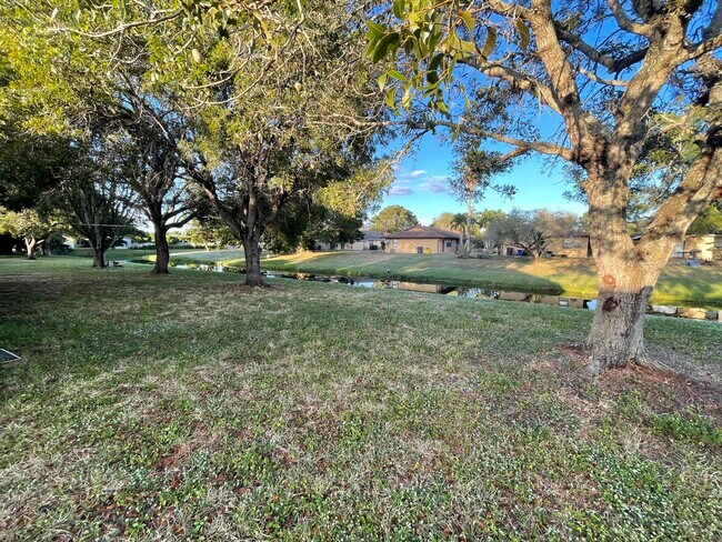 Building Photo - 1174 The 12th Fairway