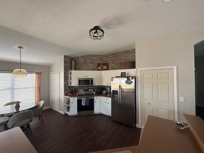 Building Photo - 3-Bedroom, 2-Bathroom Home in Waters Edge