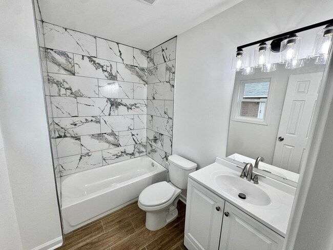 Building Photo - 581 Gilleas Rd