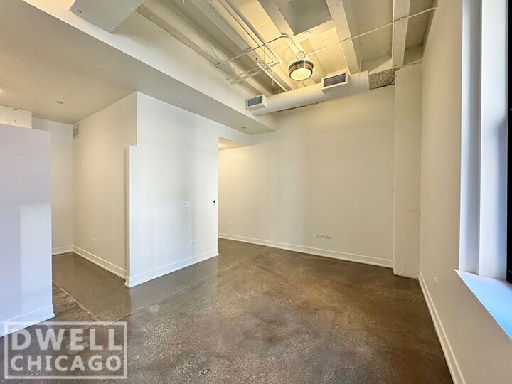 Building Photo - 32 E Adams St