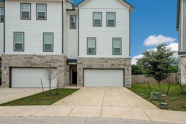 Building Photo - Spacious & Modern 3/3.5 in The Preserve at...