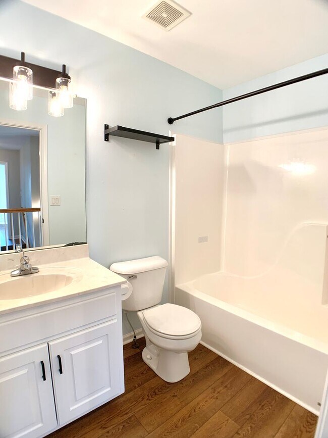 Building Photo - 2553 Emerald Ct