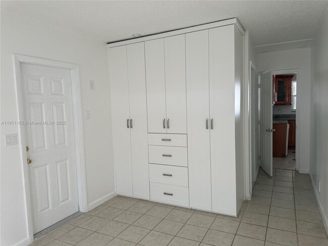 Building Photo - 1847 Wiley St