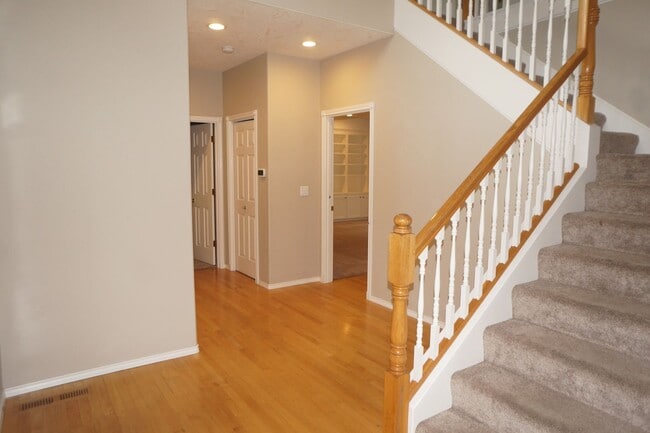 Building Photo - NW Portland Forest Heights Beauty. Flat backyard!