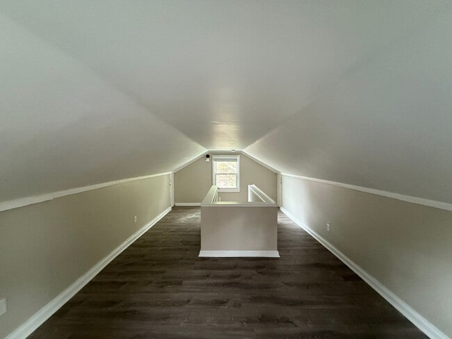 Building Photo - Renovated 3-Bedroom Home – We Welcome Sect...