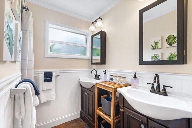 Building Photo - 303 Lang Rd