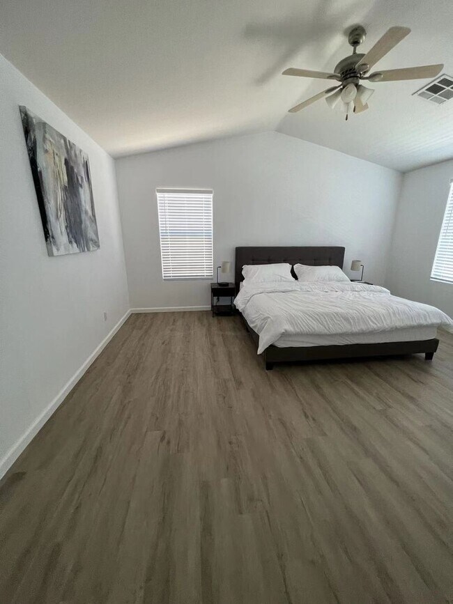 Building Photo - Beautiful 4 Bedroom 2 Bathroom Pool House in South West