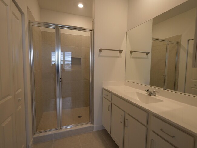 Building Photo - 206 SE Woodbark St