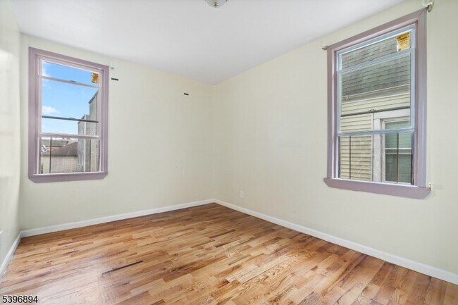 Building Photo - 14 Treacy Ave