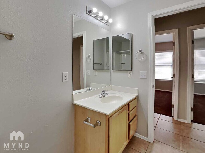 Building Photo - 6327 W Branham Ln