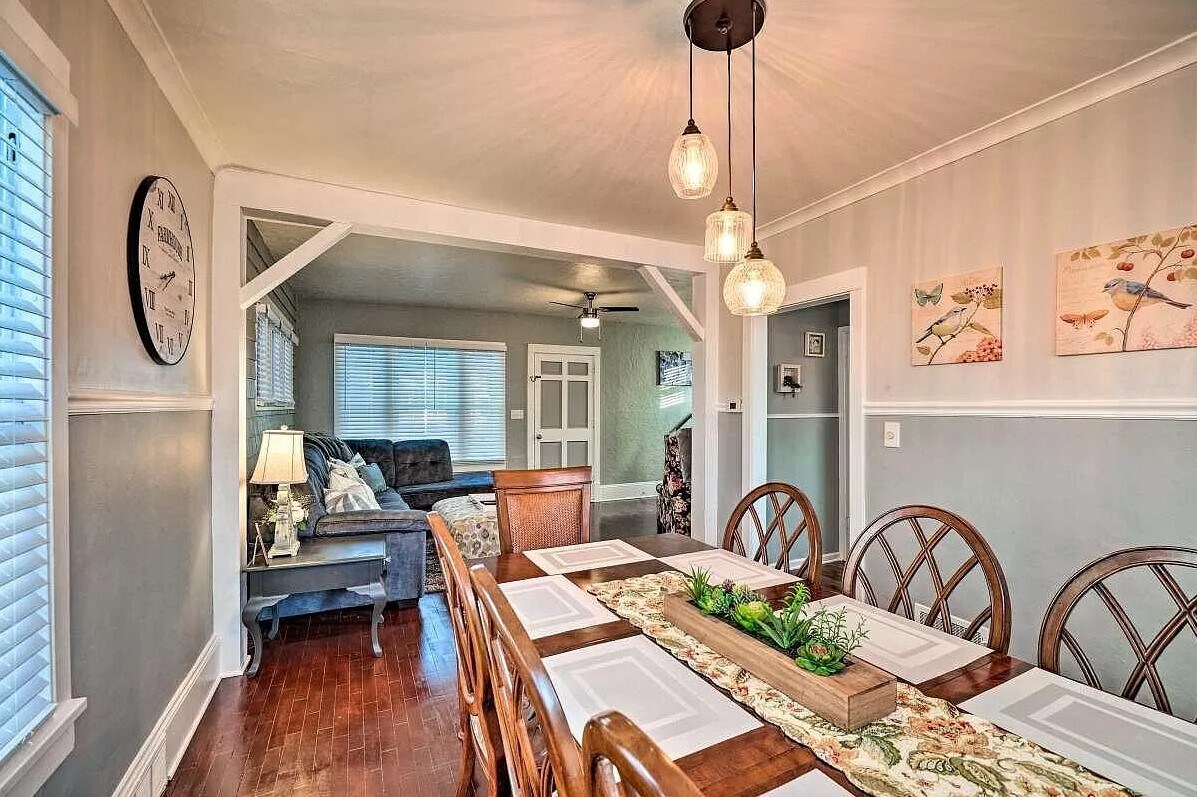 Building Photo - 325 W Spring St