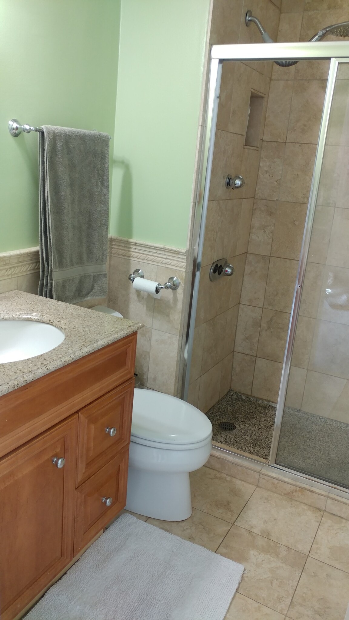 Bath 1 Shower - 720 W Gordon Terrace