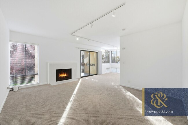 Building Photo - 916 Beach Park Blvd