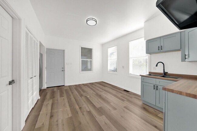 Building Photo - 3810 W 46th St