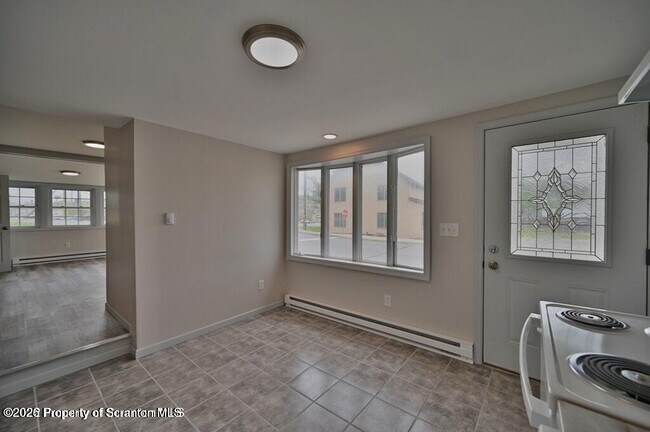 Building Photo - 200 Center St