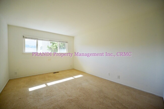 Building Photo - "Charming 1-Bed Condo Retreat in Greenbrae – Spacious 894 Sq Ft Living!"