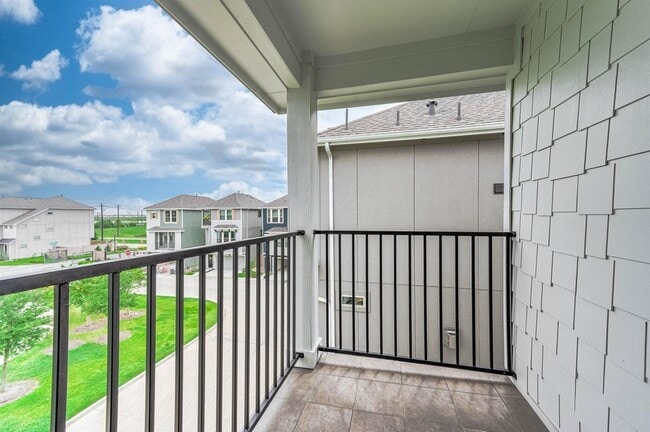 Building Photo - 2022 Groveland Glen Dr