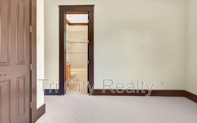 Building Photo - 250 Moss Creek Walk