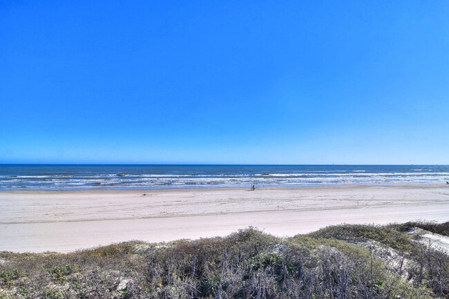 Building Photo - 140 Royal Sands Blvd