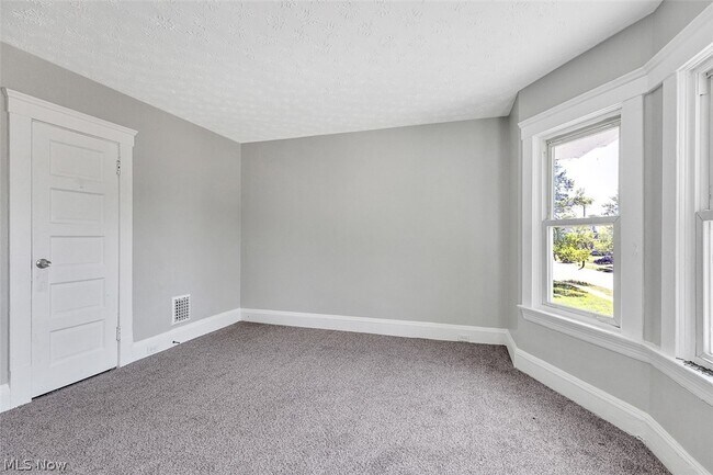 Building Photo - 9807 Parkgate Ave