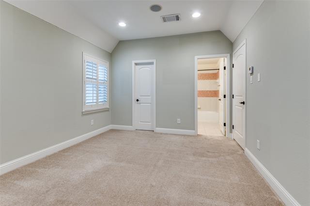 Building Photo - 707 Chateaus Dr
