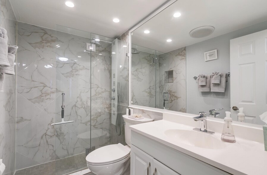 Building Photo - 3700 Galt Ocean Dr