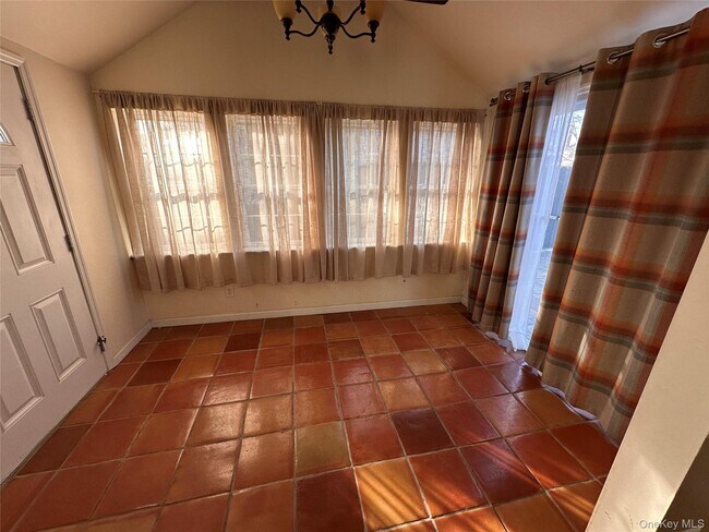 Building Photo - 91 7th St