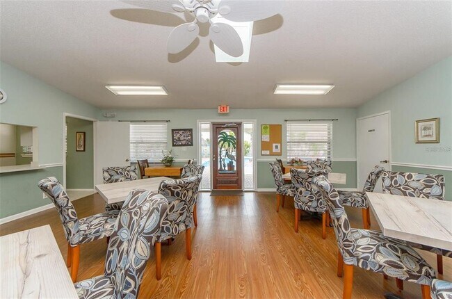 Building Photo - 900 Cove Cay Dr