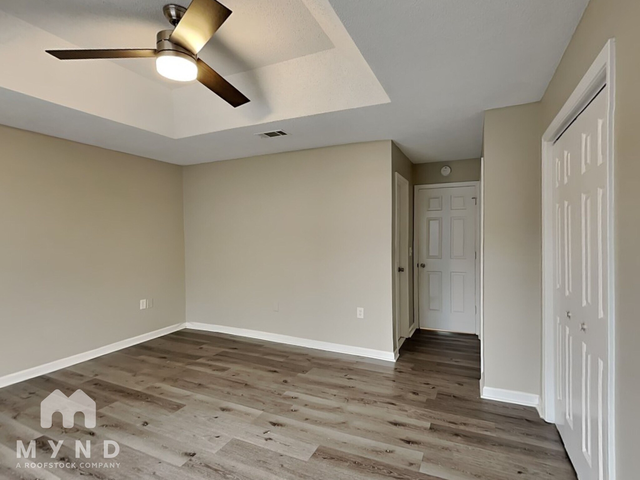 Building Photo - 208 Oak Cir N