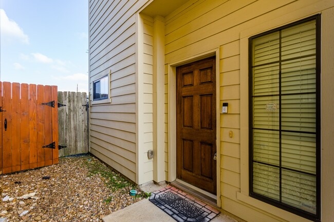 Building Photo - 10658 Clearview Villa Pl