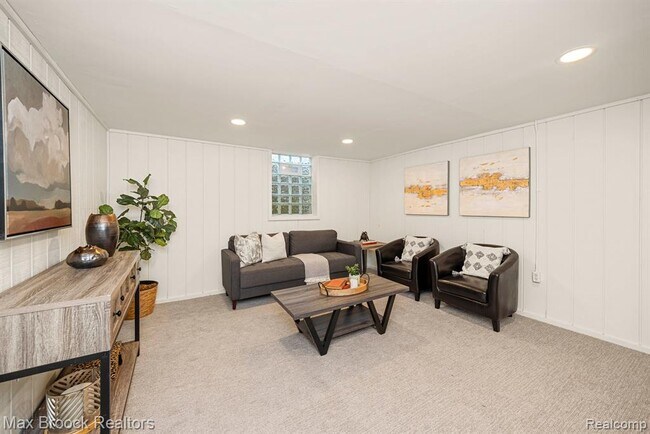 Building Photo - 695 Graefield Ct