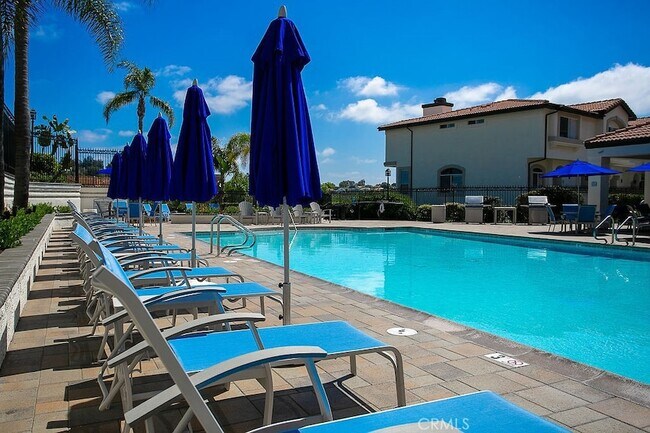 Building Photo - 30902 Club House Dr